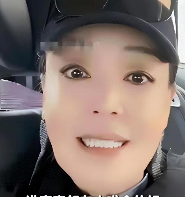 上回兰姐赴湾湾机场的直播画面，看得人心酸不已，奔波半生、赶过无数次飞机的她，竟被