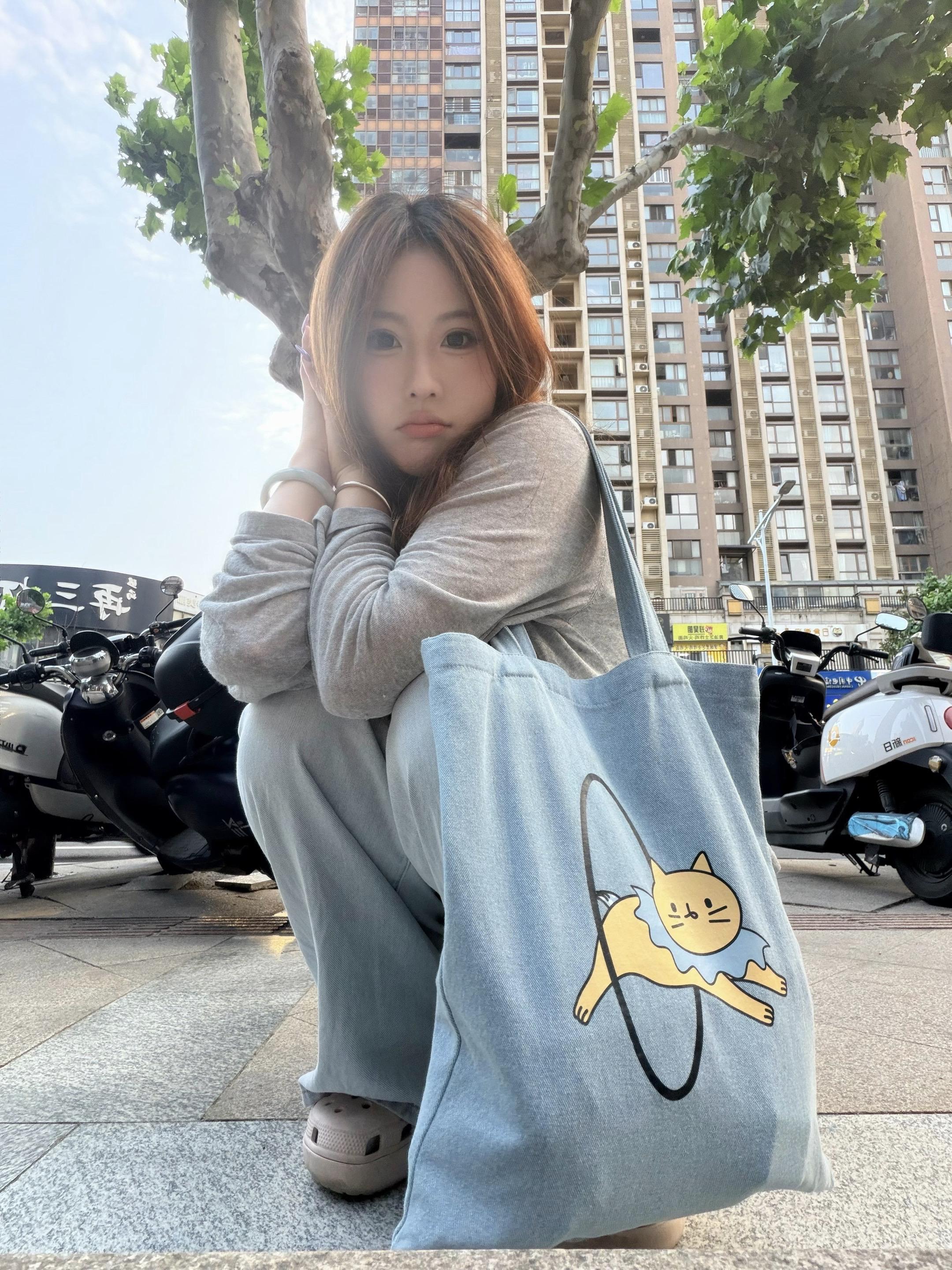 在这里放只小猫ᓚᘏᗢ 路过可以摸摸它
