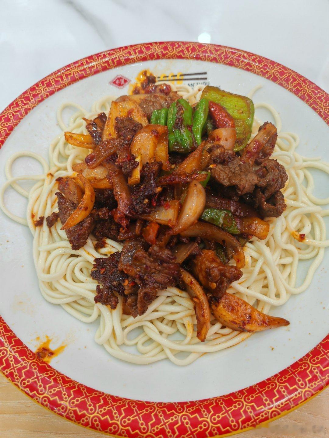 晚上还吃面，孜然羊肉拌面，23元。 