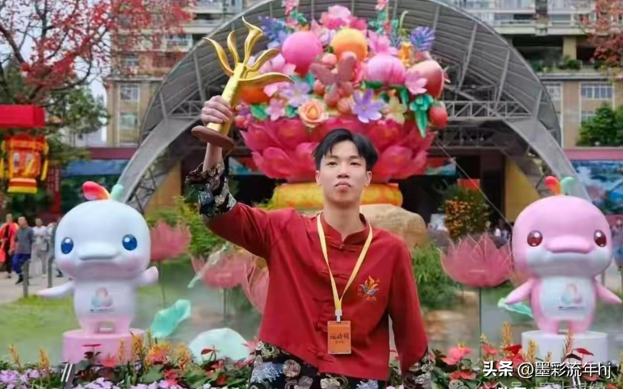 五羊杯冠军出现奇葩的“王柳对抗”！
前几年，棋坛惊现“录音门”事件，柳大华为了棋