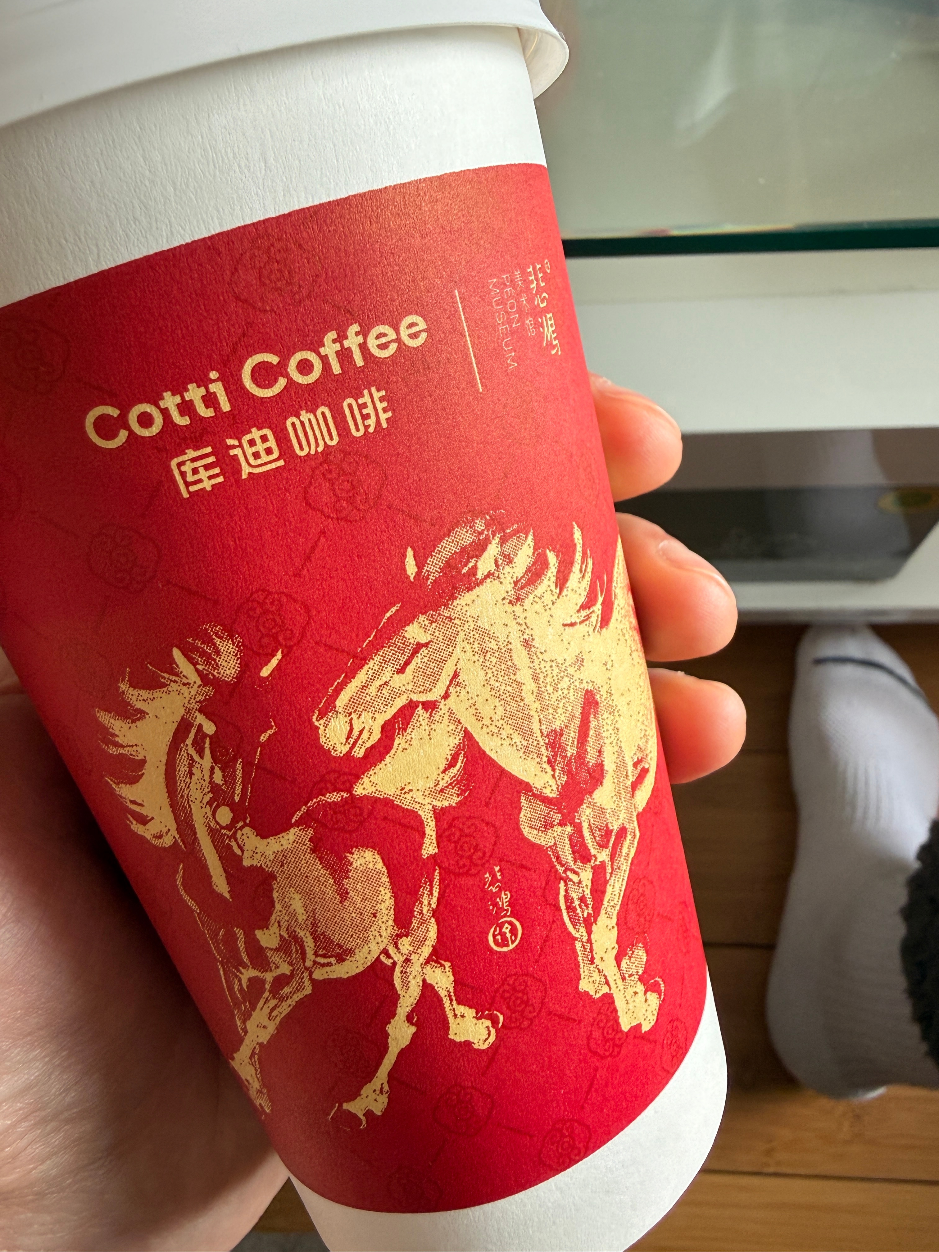 在经历了好几次千问宕机不回答我的问题之后，也是喝上0.01元的咖啡了，昨天去店里