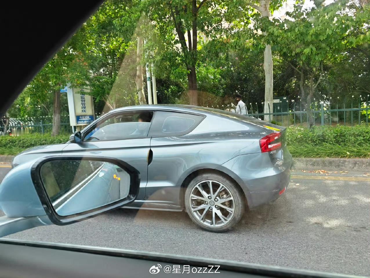 看到发了零跑S01的照片，突然想起来这台车的一个“黑历史”；2019年的S01的