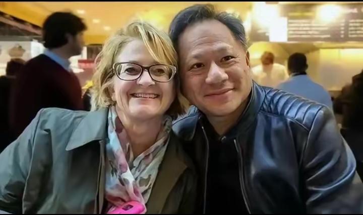 怪不得有这么一种说法，说华人如果和白人结婚，不出三代，基本就看不到华人的模样咯。