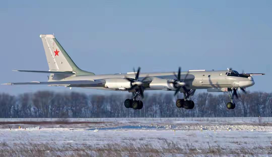 比中方还快！俄军派图95绕飞日本海，局面变二保一，日本输不起
