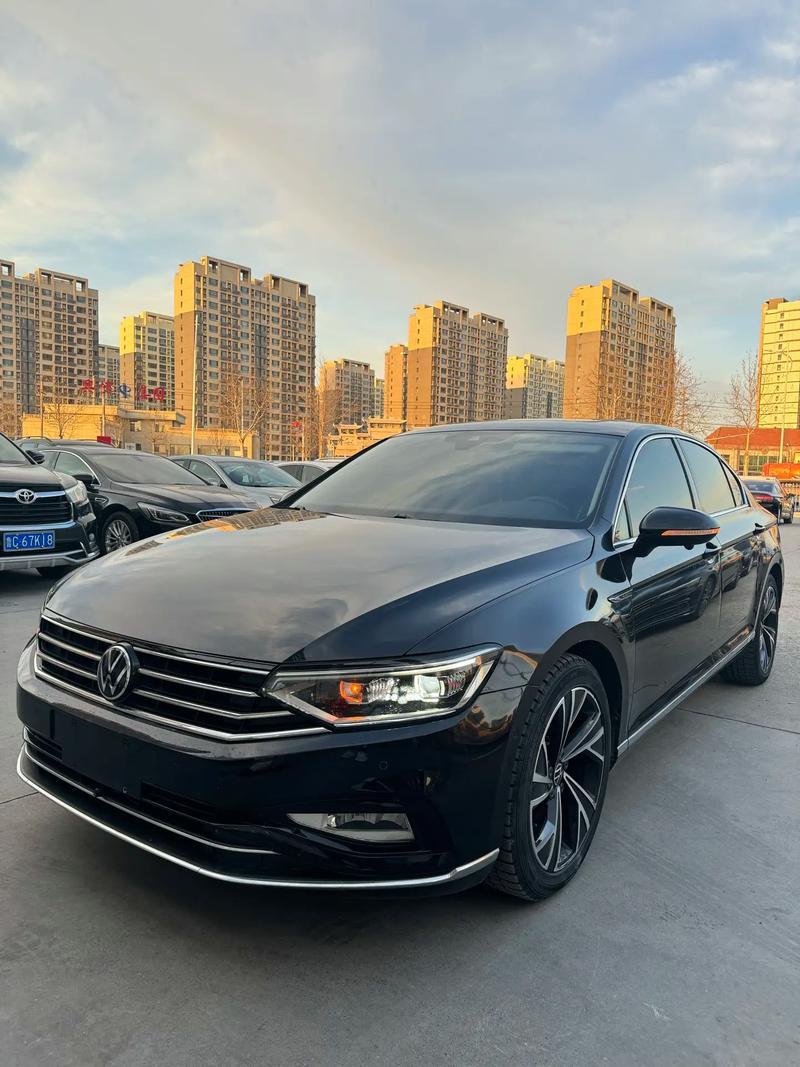 2025年热销燃油轿车：一汽大众迈腾
迈腾年销量为20.23万辆，增长了15.6