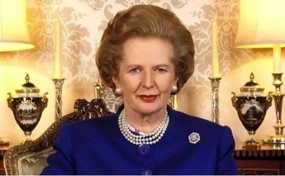 撒切尔夫人在回忆录中坦言：当年并不想归还香港，考虑过发动战争。如果“马岛之战”在