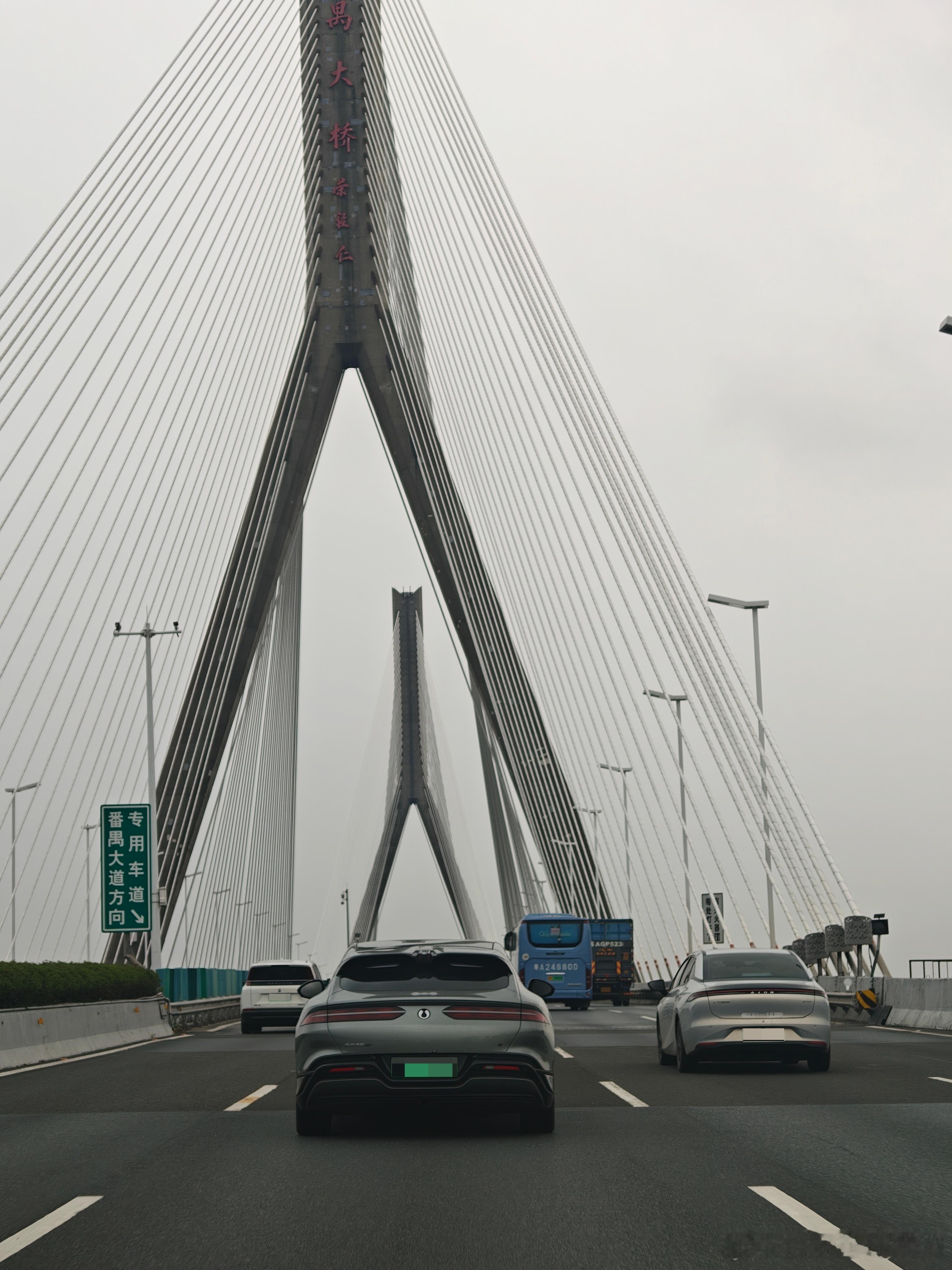 分享下今天偶遇的少见和可爱的车车～ ​​​