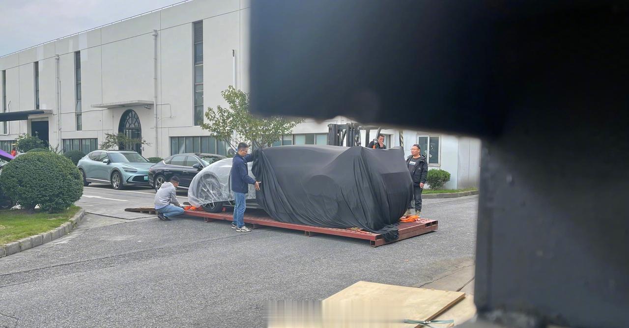 这就是传说中的高合首款联名的百万旗舰？