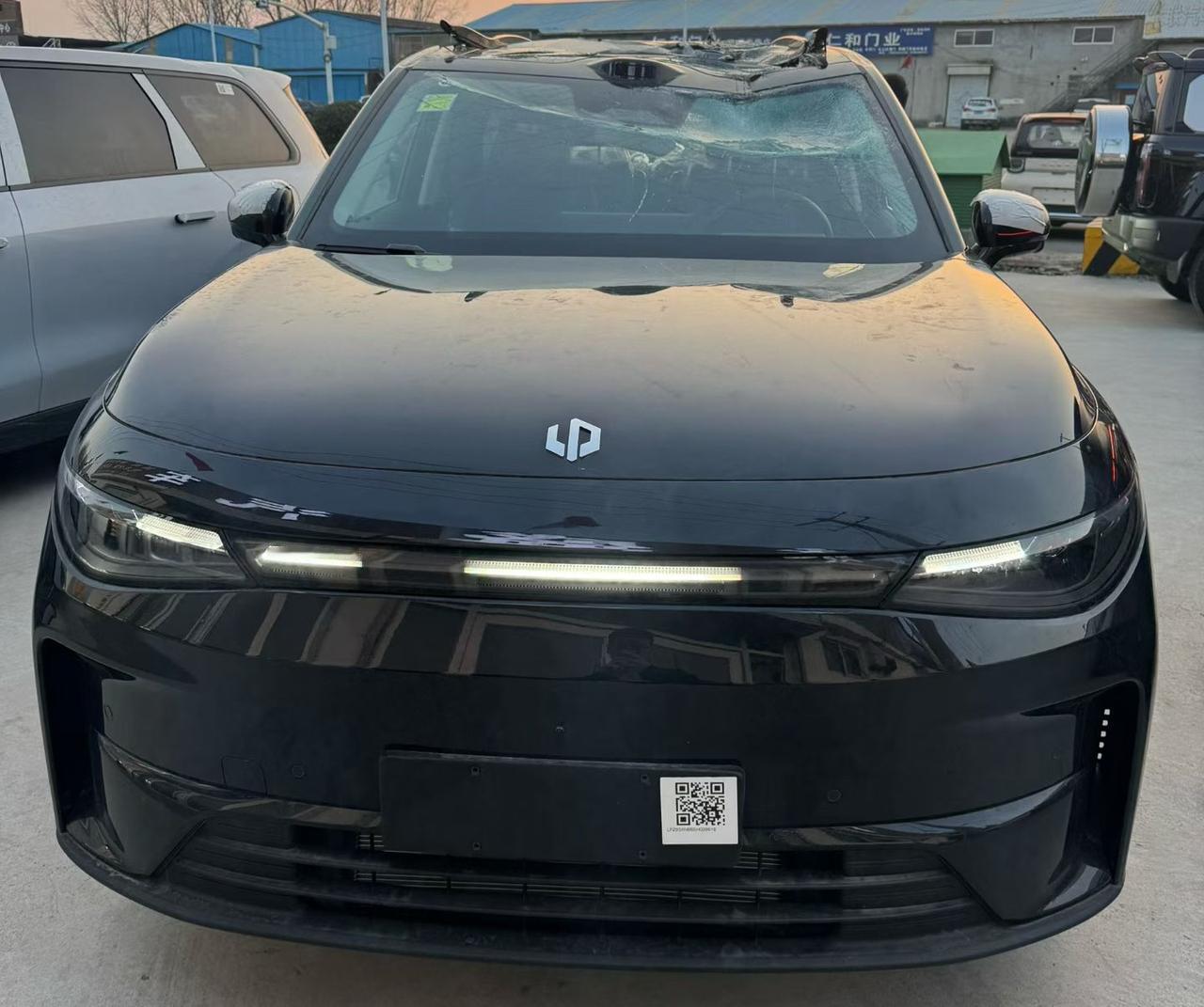 零跑c16增程6座顶配
指导价171800
现金优惠38000（包修复）
裸车1