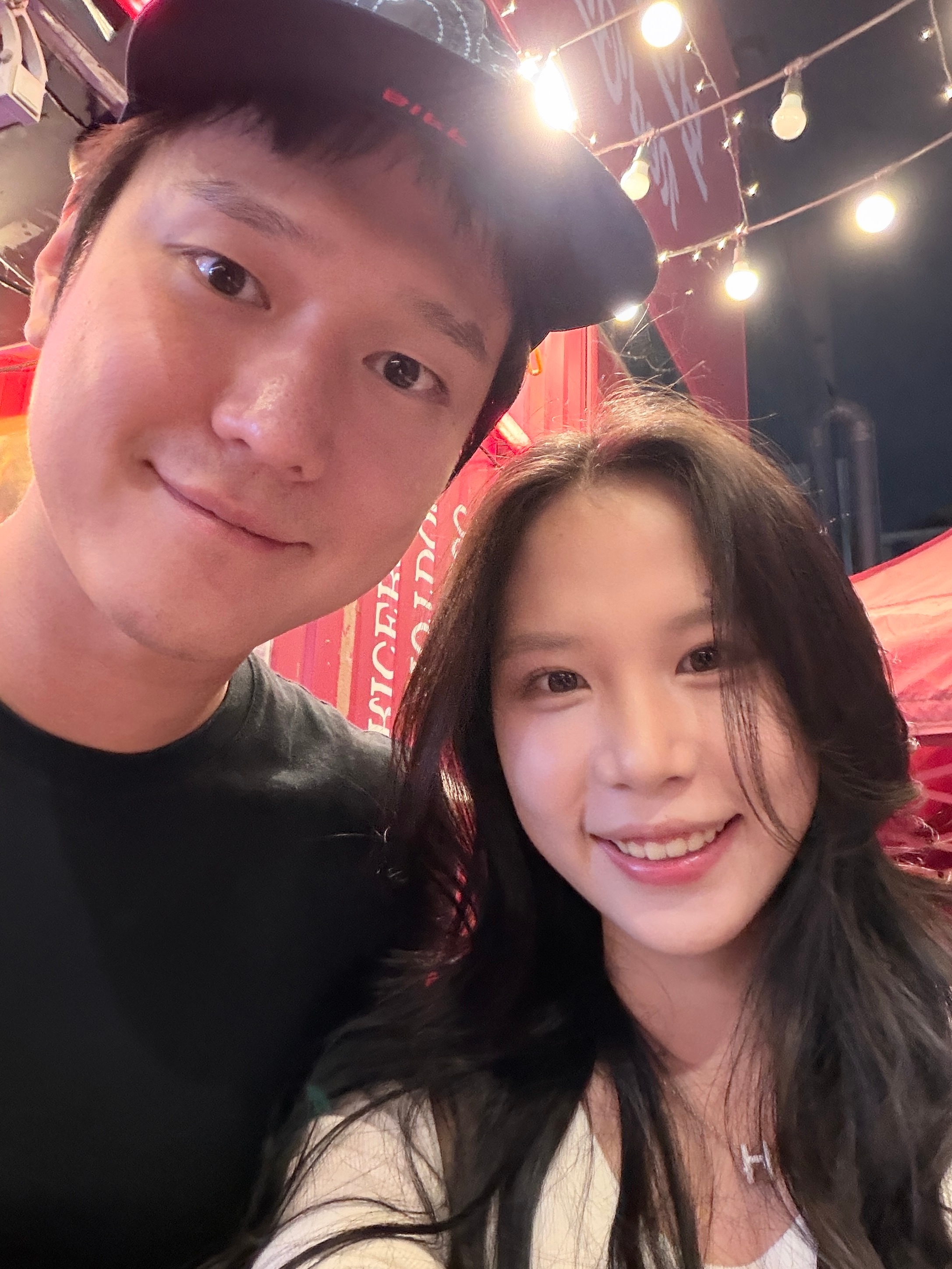 我遇见善宇了…他本人超级高…因为明天就要离开首尔了，所以鼓起勇气去要了一张合照。