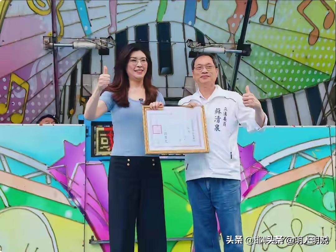 台湾快没气了，郑丽文去接地气！
明人明说，不绕弯子，今天直接讲透
 
民进党当年