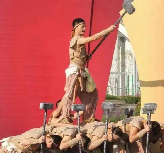 传统石屋建房成本高了20%！

过去四川山里人盖房子，全靠本地石头和青瓦，就地取