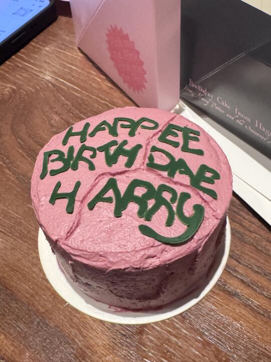 哇，有被爱包围✨的蛋糕🎂