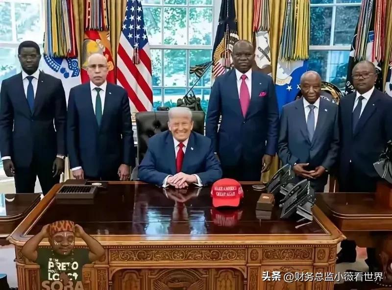 非洲五国总统到访美国，感受到了什么叫强权、霸权。看看这照片，这五位非洲总统，是不