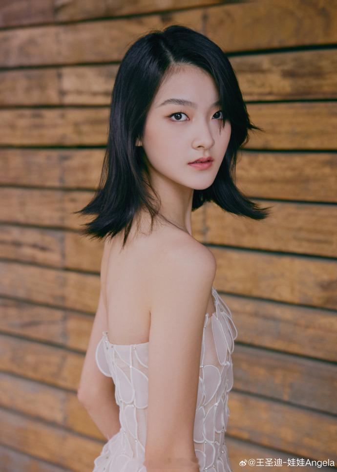 王圣迪回应长这么高了 王圣迪长这么高了：“微博的哥哥姐姐们看着我一年比一年高啦”