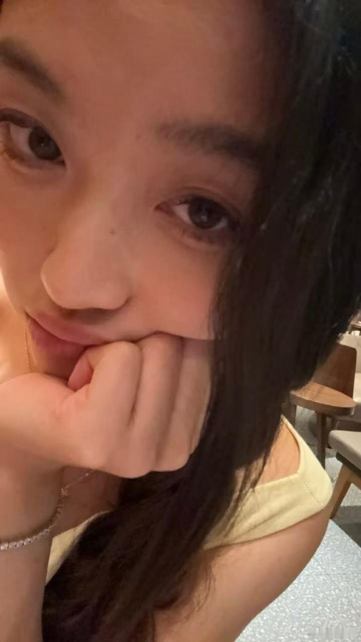 随手自拍了一张还以为舒淇啊 