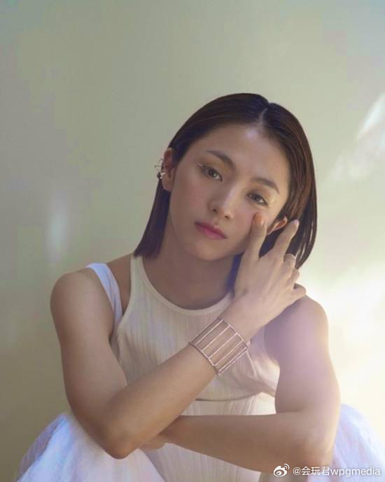 40岁满岛光宣布再婚，男方为32岁国际超模3月30日消息，日本知名演员 满岛光（