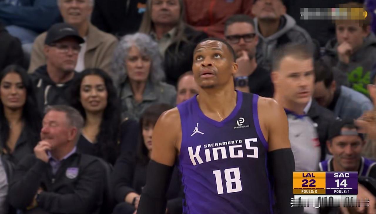 国王老将威斯布鲁克真是梦回巅峰！在今天国王主场迎战湖人的比赛中，目前双方的前三节