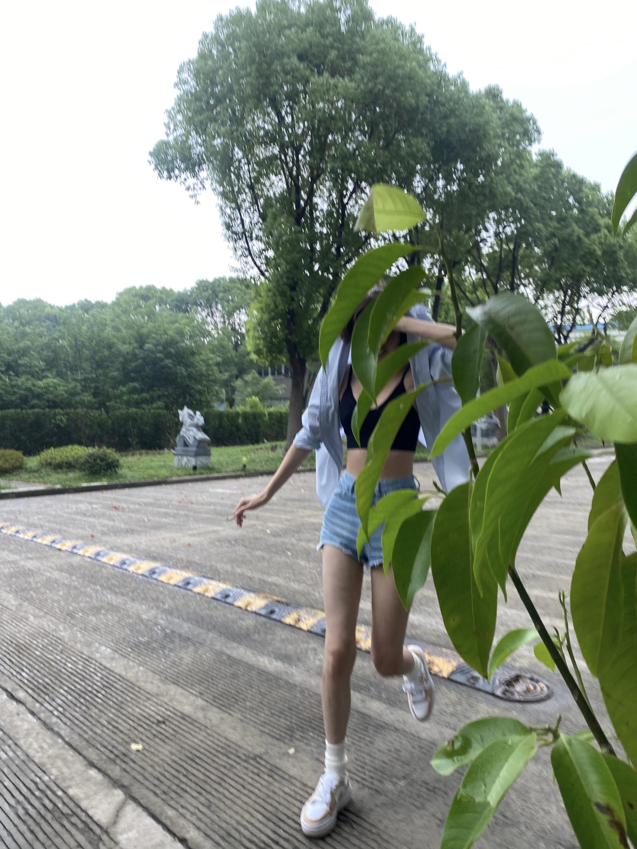 同一种饭我可以吃很多次 同一首歌我可以听很多次 同一个地方我可以去很多...