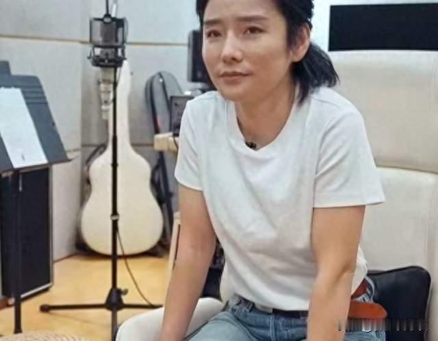 没有实锤，连张合影都没有，40岁的许飞凭什么被“按头”结了婚？