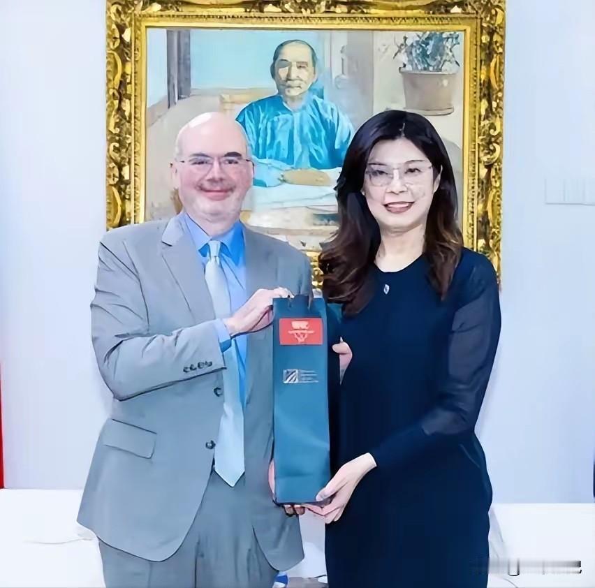 万万没想到，美国与郑丽文就台海问题达成共识！
​
说白了，两岸的和平在于统一，没