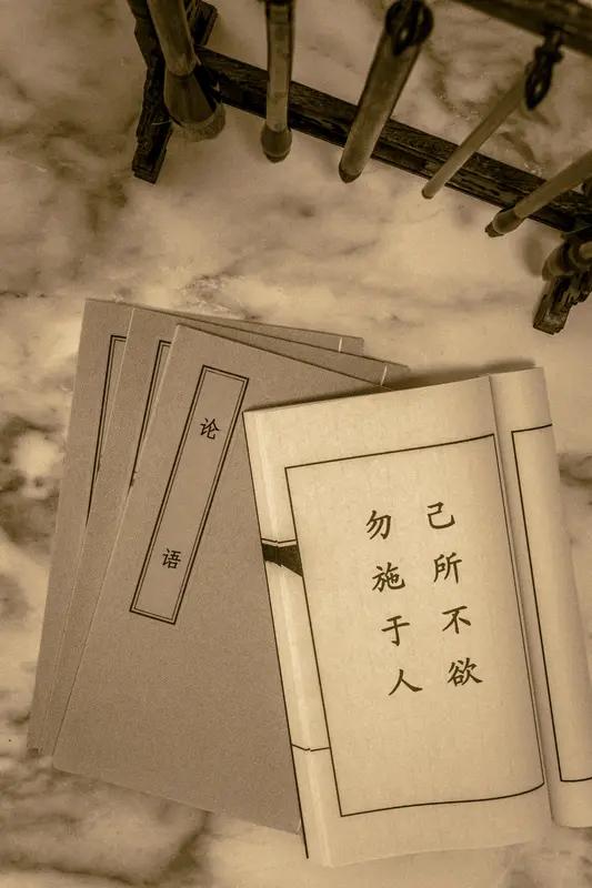 万水千山各一方，东南西北各自忙；相互牵挂常问好，不见容颜留字香。感恩今生能相遇，