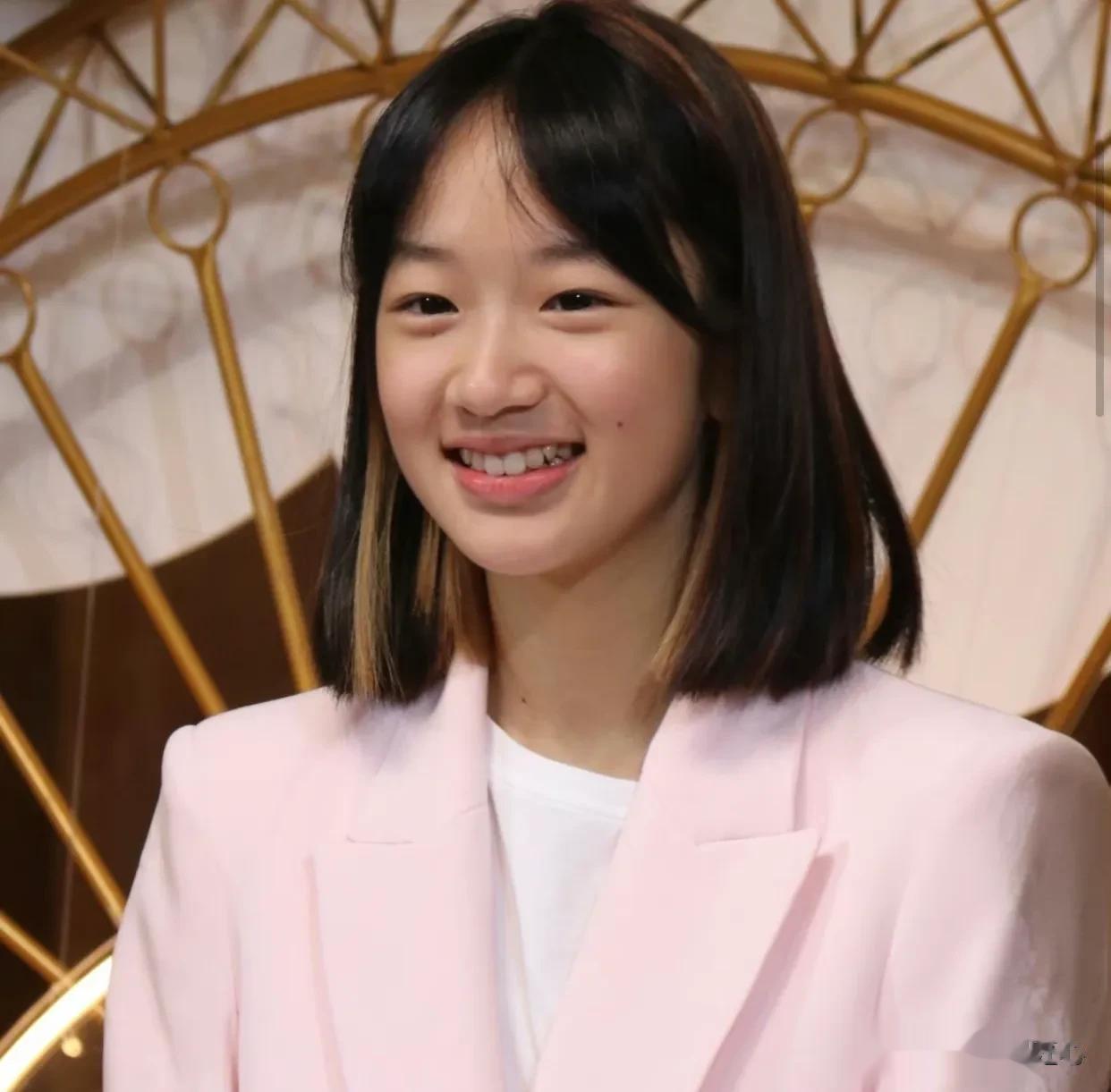 吴尊女儿，因为造型问题引发争议！

谁能想到，就在黄多多、王诗龄、小S女儿这批星