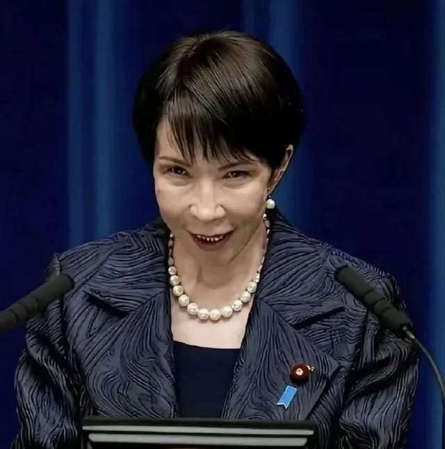 高市早苗突然一跪，让中韩朝三国民众看呆了！

这一跪，跪得可真叫一个“丝滑”。日