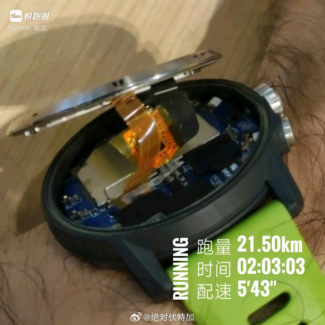 用丰配友达成马拉松国家纪录的时间勉强跑个半马。这表突然屏幕掉了出来跑步跑步打卡丰