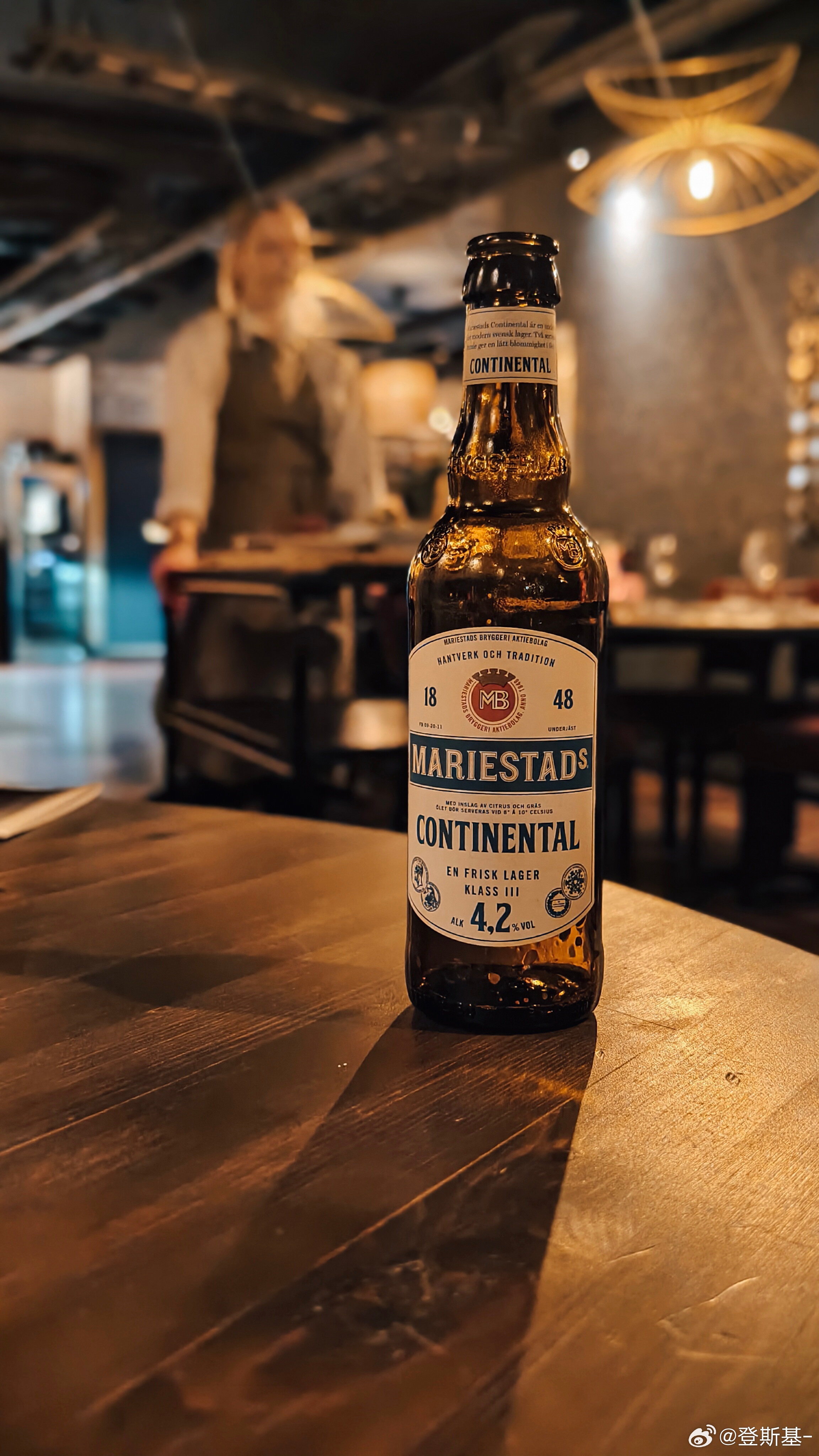 日常不喝酒，但去外地就会喜欢点当地的啤酒喝，一般当地有啤酒厂，就是用那个地方水源