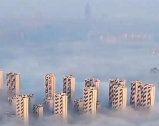 有德国网友说世界上有两个骗子国家，一个是美国，一个是中国。美国称自己是世界上最强