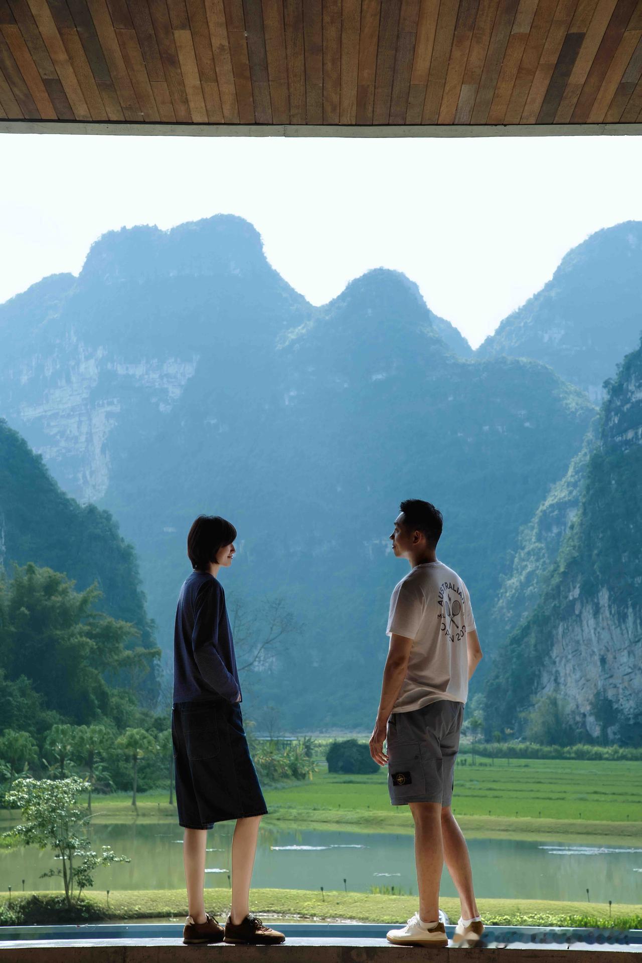 许昕和姚公主带着孩子们在桂林过年，发了一些照片，这才是幸福的模样。
不需要过度的