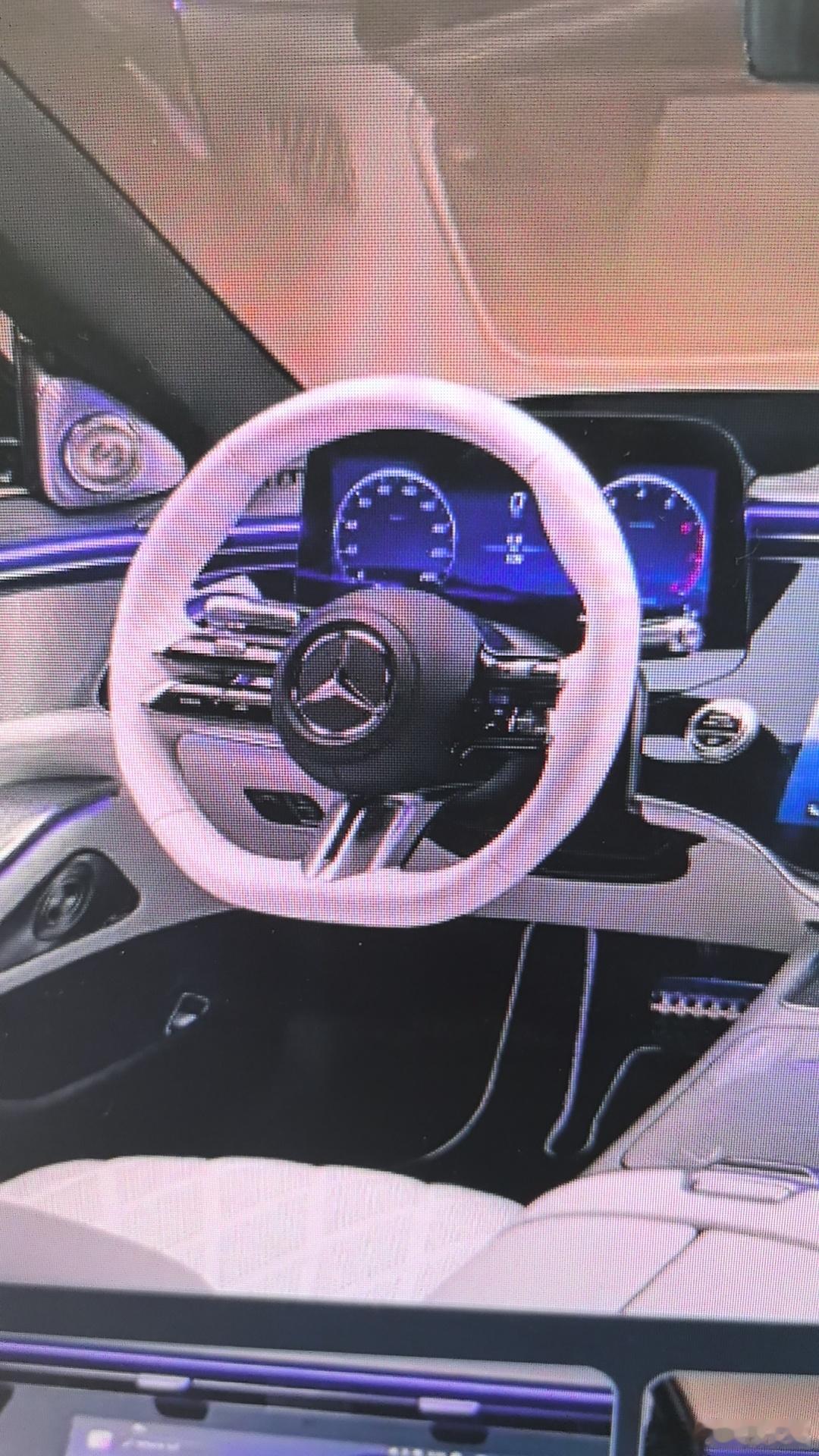 新款奔驰S这个方向盘配色感觉有点一言难尽奔驰S级