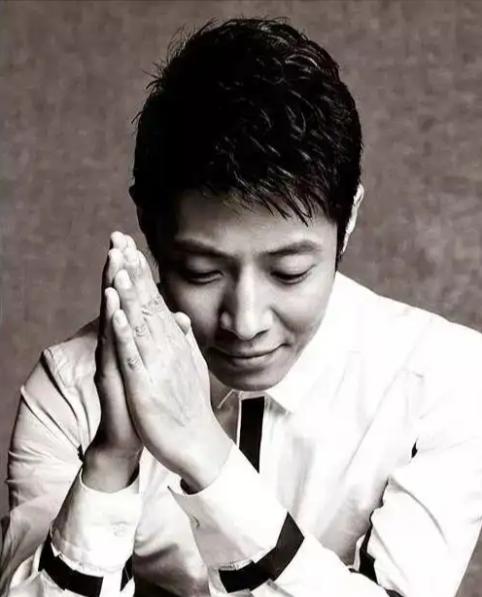 撒贝宁戳中心窝的话：

“经济条件允许下，人要在年轻时，适当的吃喝玩乐，不要总想