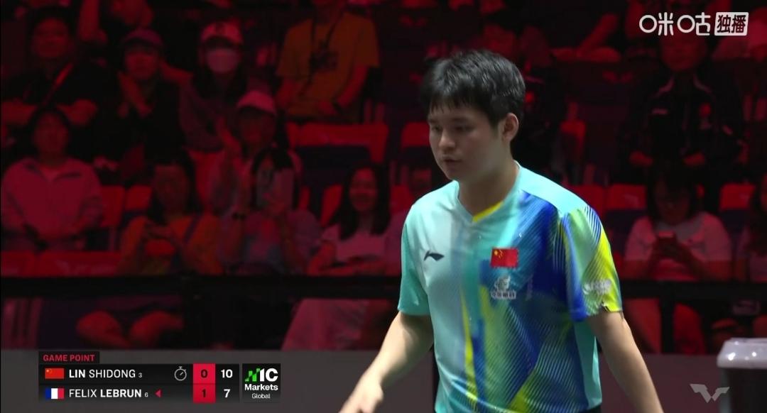 小石头林诗栋比赛还没结束！
21：00
男双决赛林诗栋/黄友政Vs法国勒布伦兄弟