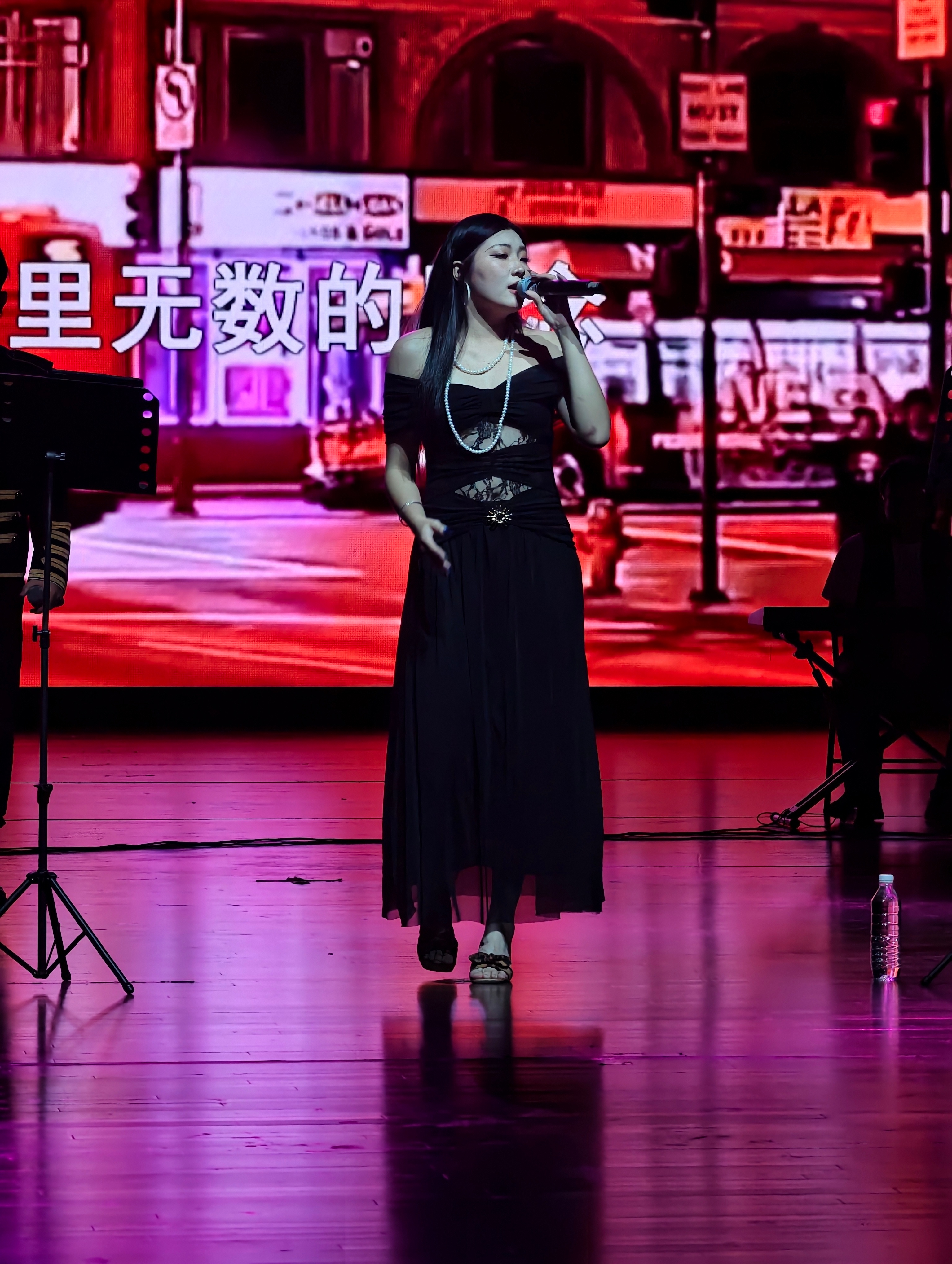 来到百色，甚至看了个音乐会，也是离谱 ​​​