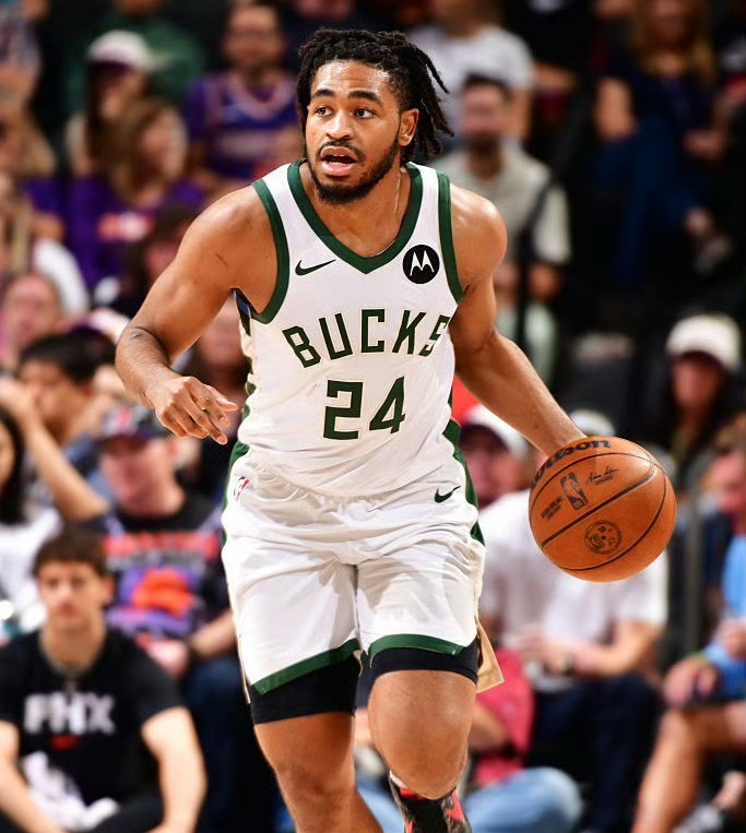 今天 雄鹿官宣裁掉托马斯，哥们上次被篮网裁掉后，去了雄鹿队，然后这又被雄鹿裁掉了