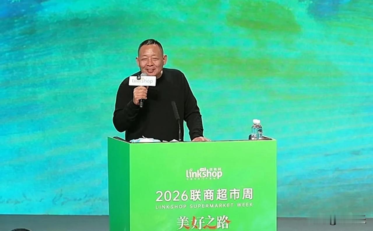 听于东来讲课，听的不是商业，是做人的底色

多次听胖东来创始人于东来的演讲，每次
