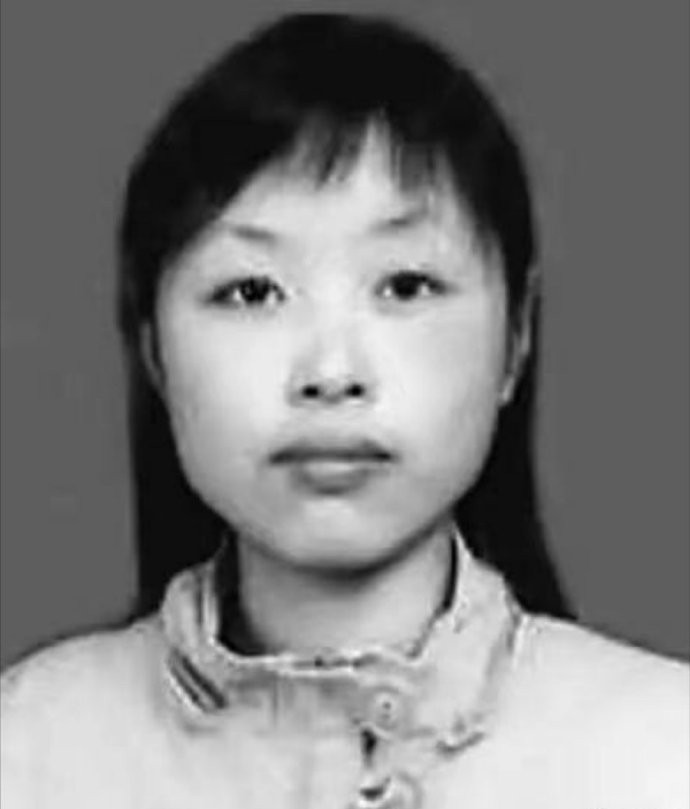 英雄教师向倩，于2008年5月12日的汶川大地震，镇定地指挥和疏导班里的孩子们有