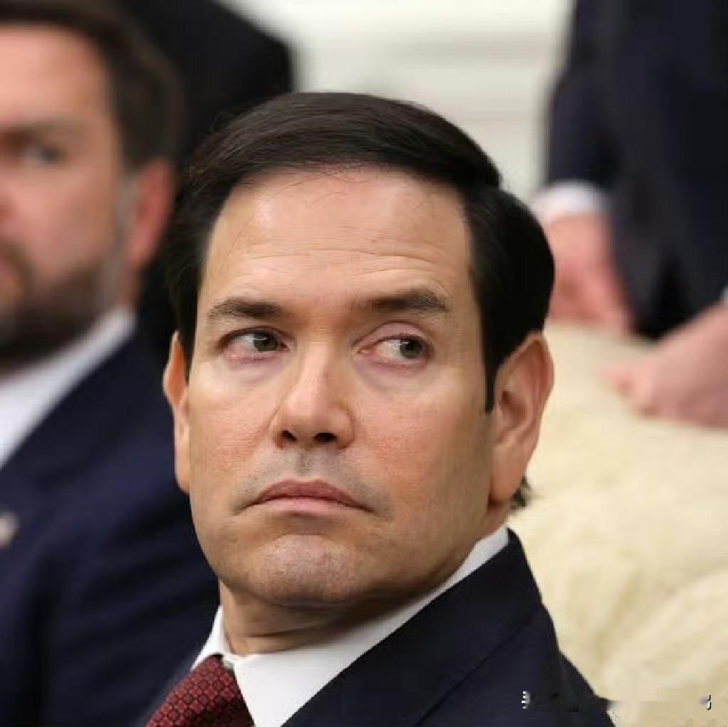 #特朗普谈马委内瑞拉局势# #媒体称美考虑控制委内瑞拉石油资源# 
毒枭阴影下的