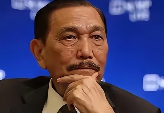 印尼国家经济委员会主席卢胡特·班查伊丹摊牌了，他当面告诉总统普拉博沃：不管你喜欢