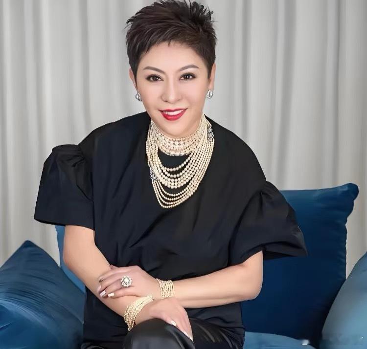 向太谈无性婚烟看到向太谈无性婚姻上热搜，评论区直接吵翻天。有人觉得她说得太绝对，