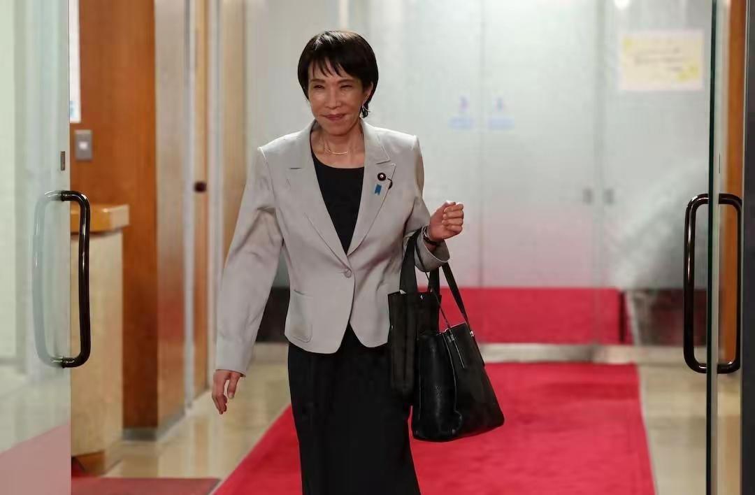 日本炒作“中国卫星威胁”，完全是别有用心。日媒宣称中国卫星每10分钟过一次日本上