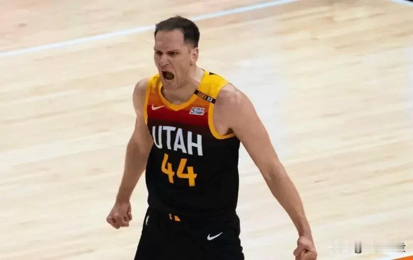 博扬-波格丹诺维奇说：岁月不饶人，不玩了！宣布自己将从NBA退役。
这名优秀射手