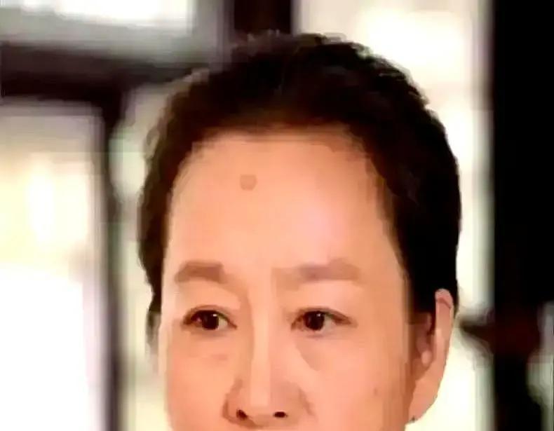 亲子鉴定结果公布
 
奚美娟30年谣言一夜清零
 
鉴定书只写一句话：周野芒不是