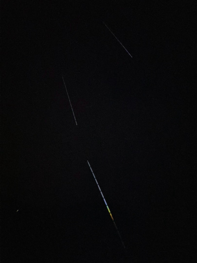此时此刻 20260829。周六。七月十七。晚上十点多暴雨说来就冒个泡 ​​​