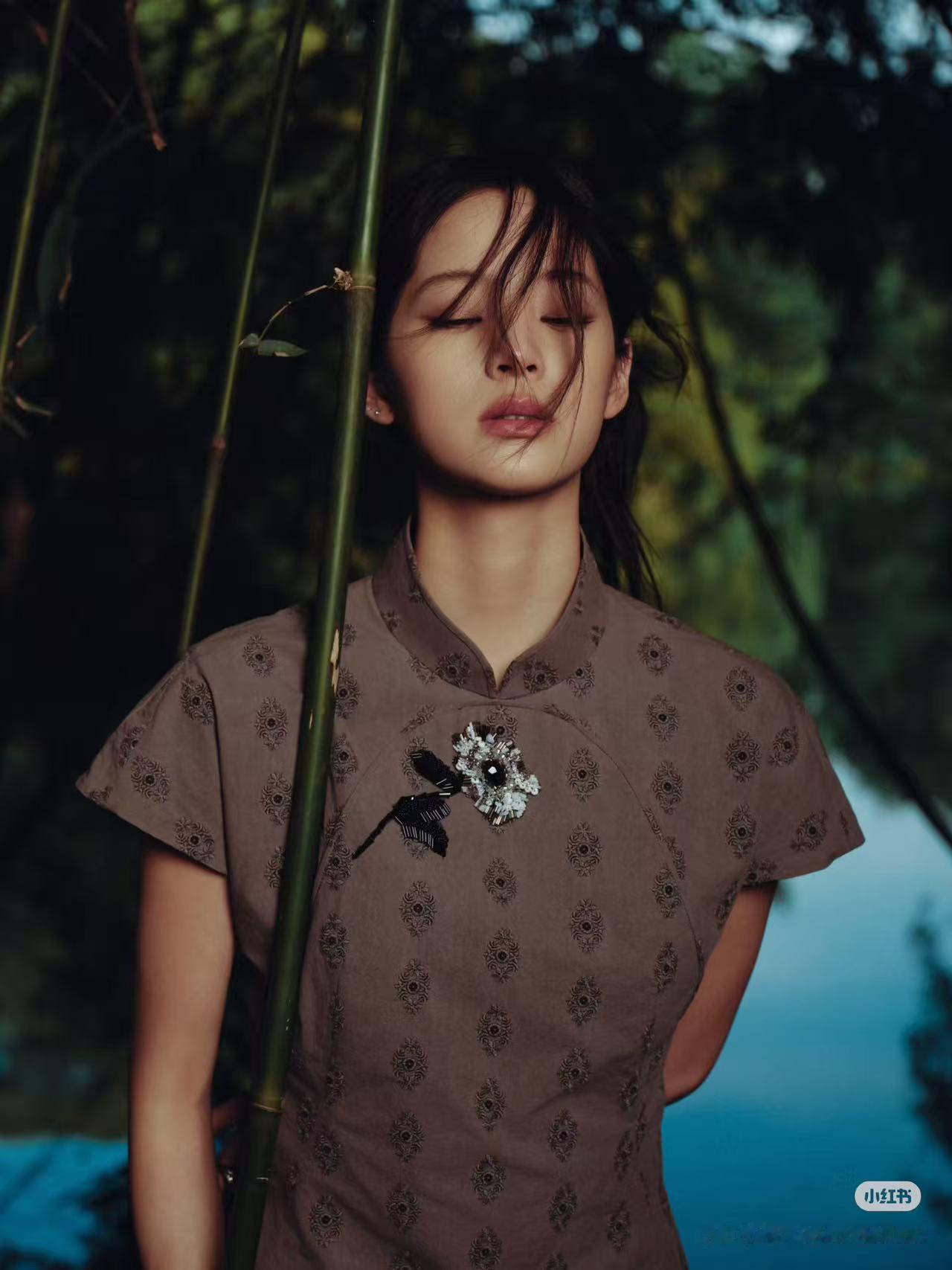 欧阳娜娜江南游船大片欧阳娜娜赴宴新中式穿搭欧阳娜娜确实很美啊，国风气质绝绝子