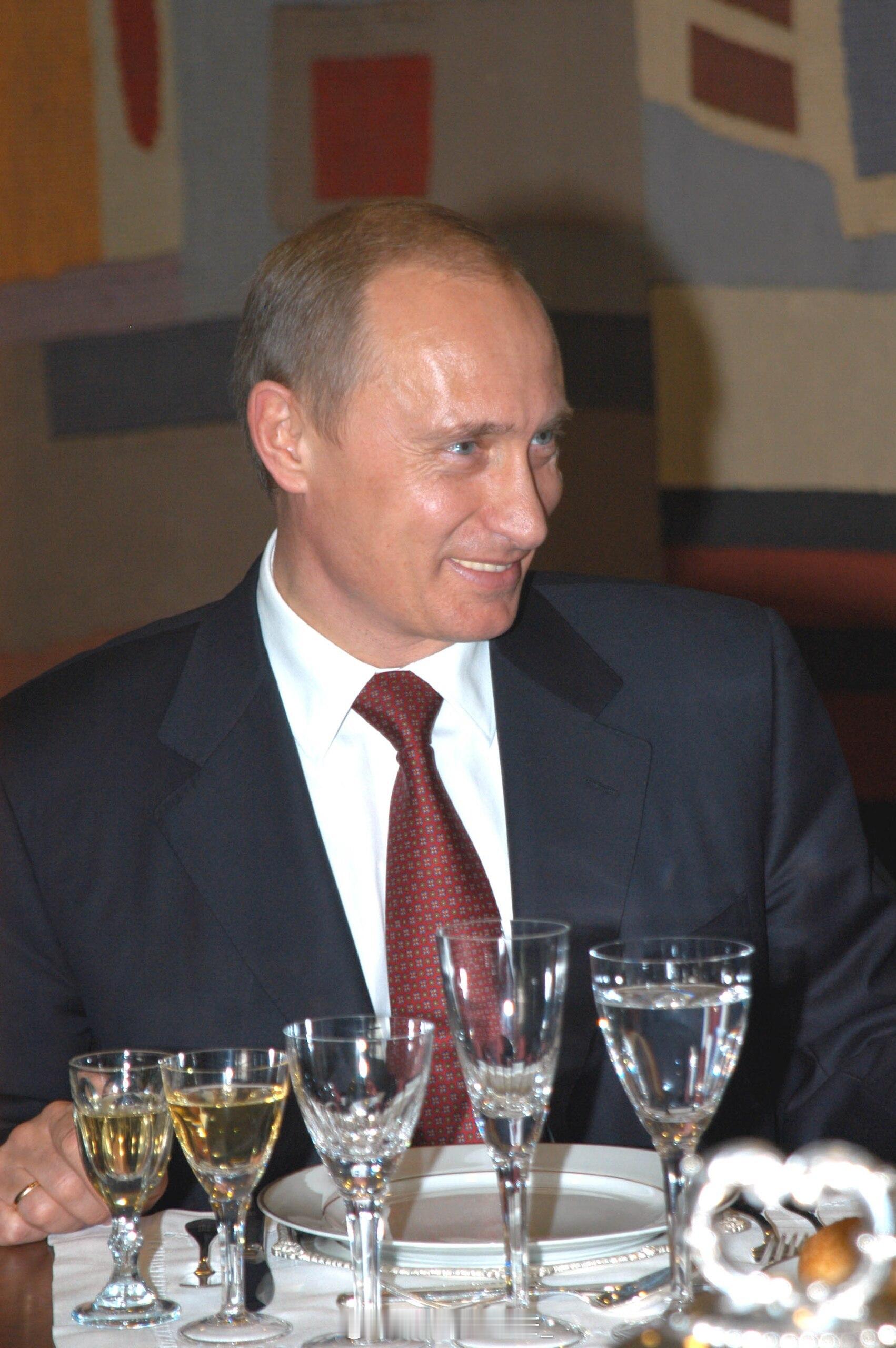 瓦洛佳小朋友  超甜美