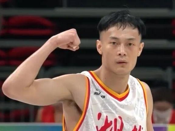 CBA最新消息：据NBL球队上海玄鸟男篮球队官方报道，前CBA球员汤杰27岁生日