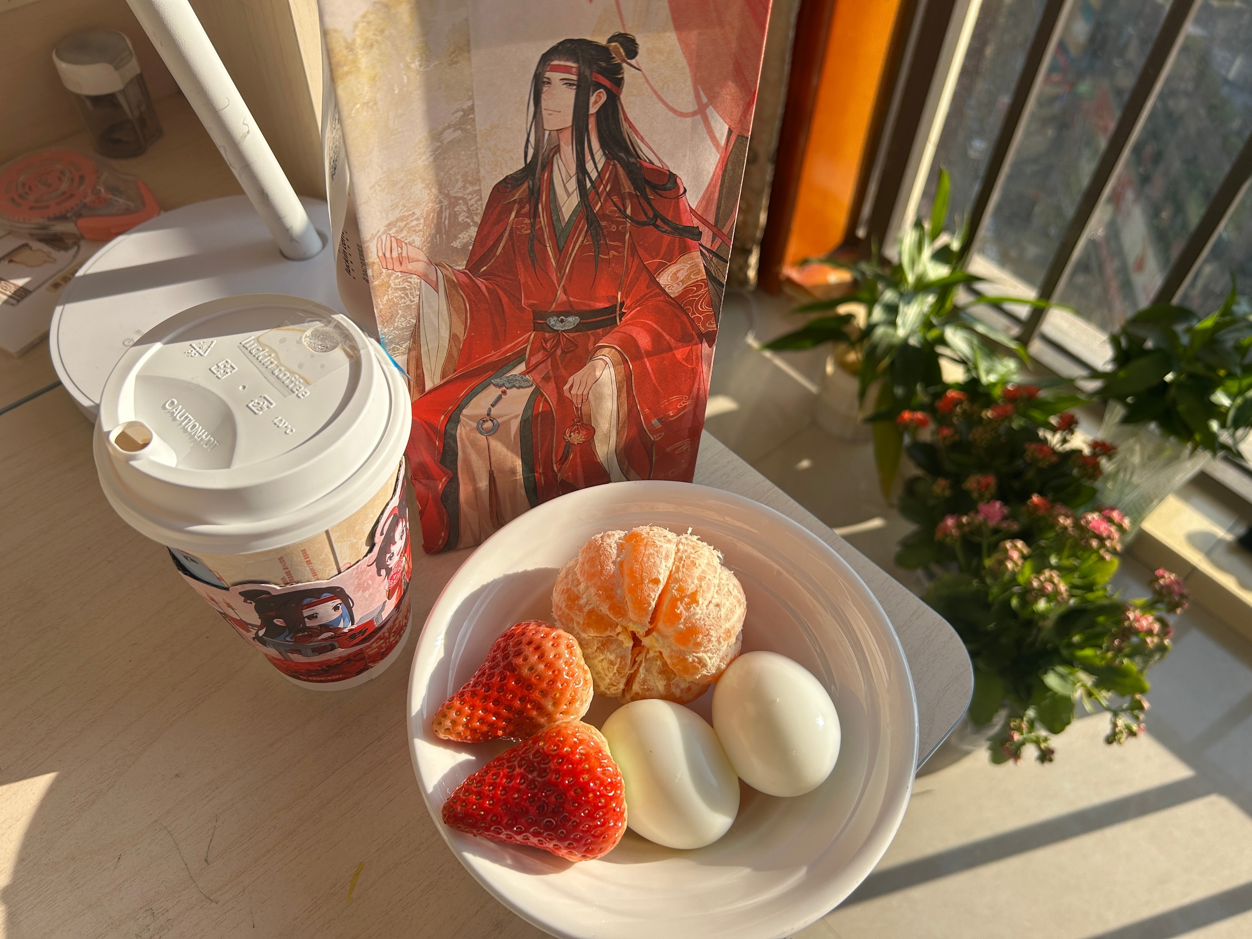 阳光正好的清晨窗边的太阳正好两个水煮蛋🥚第二个🥚的蛋黄实在吃不下去了一杯咖啡